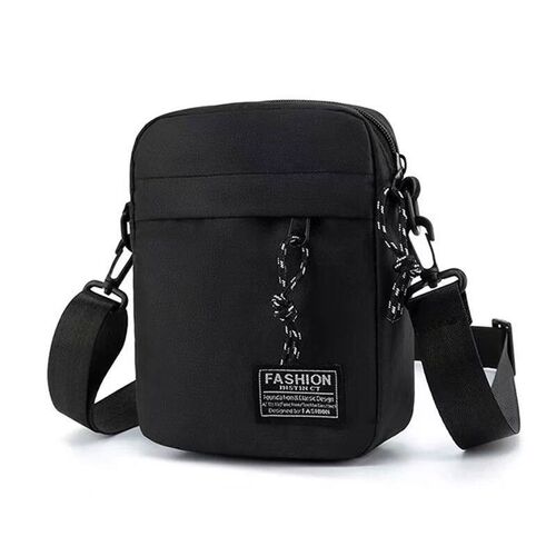 Men bag, available in ingle houlder or cro-body deign, uita
