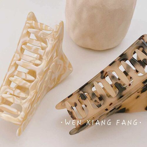 troangular tic Leopard Print Grab Clip Back of Head Elegant