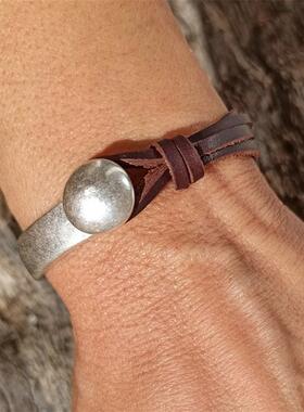 Independent Pillar Round Acrylic Alloy Bracelet Simple Versa
