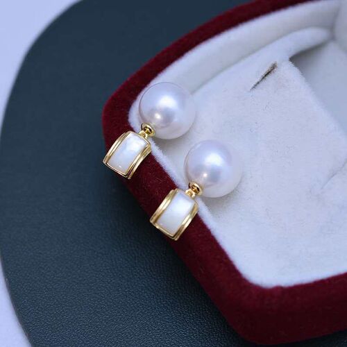 Freshwater 0-mm White Round Strong Light Fine Flaw Pearl Ear