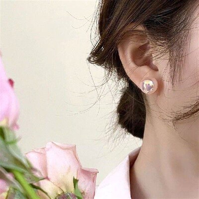 Womens Elegant Temperament Light Pink Pearl Pendant
