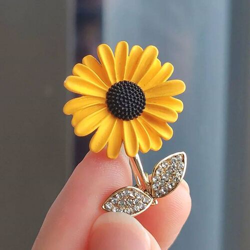 1Pcs Cute Cartoon Cat Colorful Foot Pins Acrylic Badges