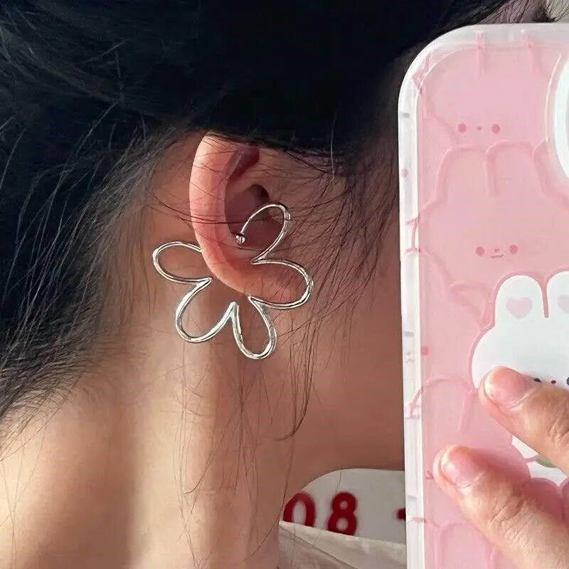 Fashion Exaggerated Hollow Flower Ear Bone Clip Non-Pierced - 实物图