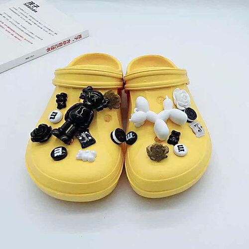 accessories on hole shoes fur ball shoes flower shoe buckle