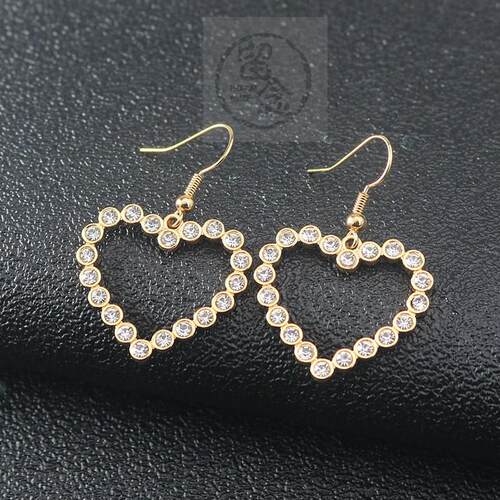 。Fashion temperament peach heart shaped diamond inlaid copp
