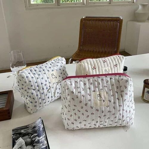 2024 Quilted Makeup Bag for Women Cosmetic Storage Bag Porta