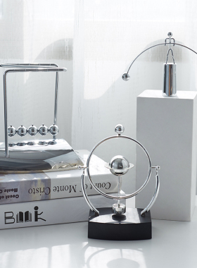 创意牛顿摆球混沌摆件磁悬浮平衡装饰品家居客厅书桌电视柜小摆设