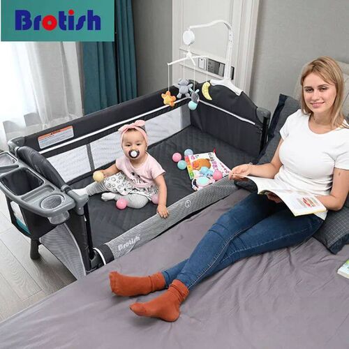 Multifunctional Baby Crib Foldable Baby Bed With Diaper Tabl