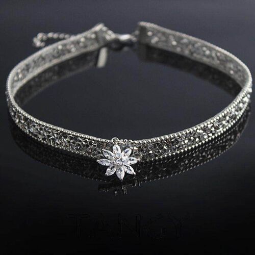 Fashion Crystal Choker Neck Clavicle Chain Ice Flower Pendan