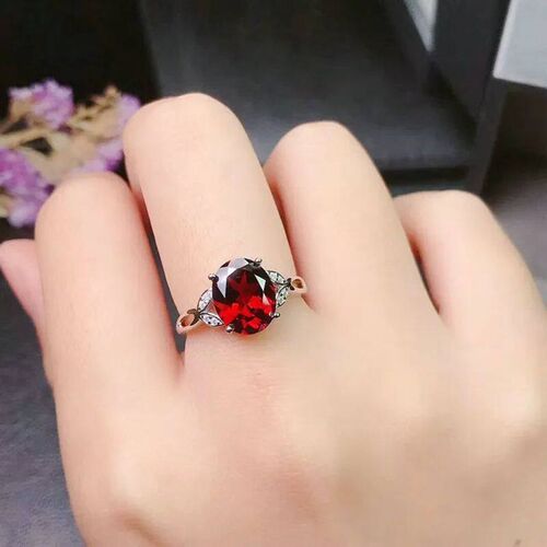 Retro Fashion Garnet Rings Inlaid With Female Red Gem Ring B