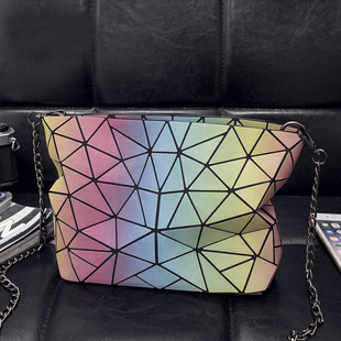 Geometric luminous rainbow bag splicing chain bag East Gate