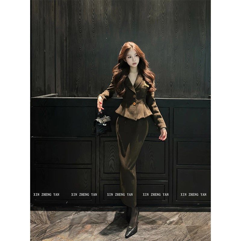 XZY/欣争艳 微胖mm法式高级感收腰毛呢西装外套女秋季半身裙套装