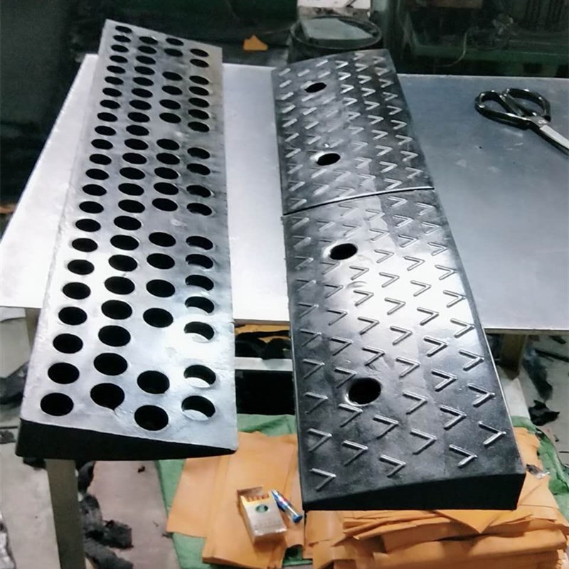 门槛台阶垫优质橡胶斜坡垫马路牙子推车上坡垫长98cm宽20cm高5cm