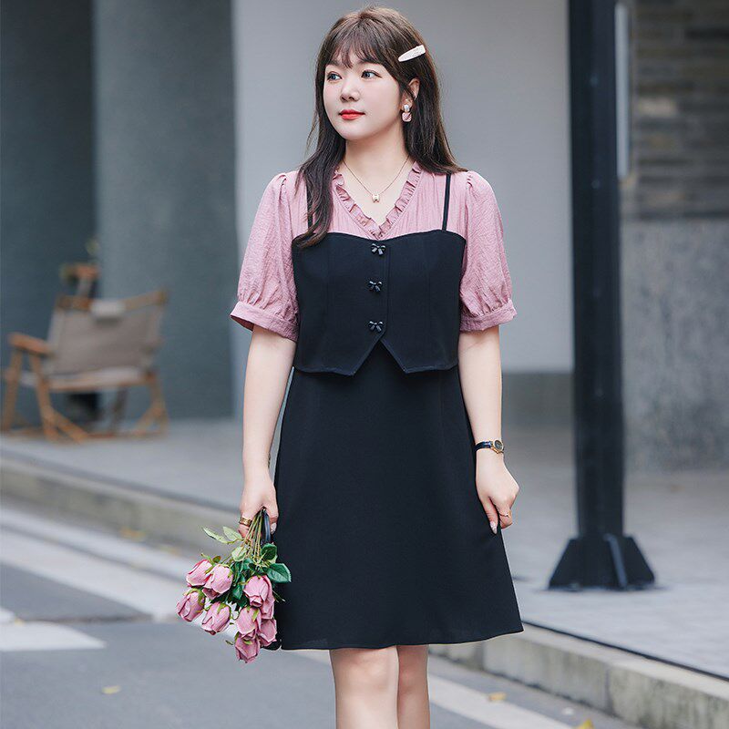 大码女装假两件V领拼接休闲连衣裙夏季新款短袖胖mm遮肚子小黑裙