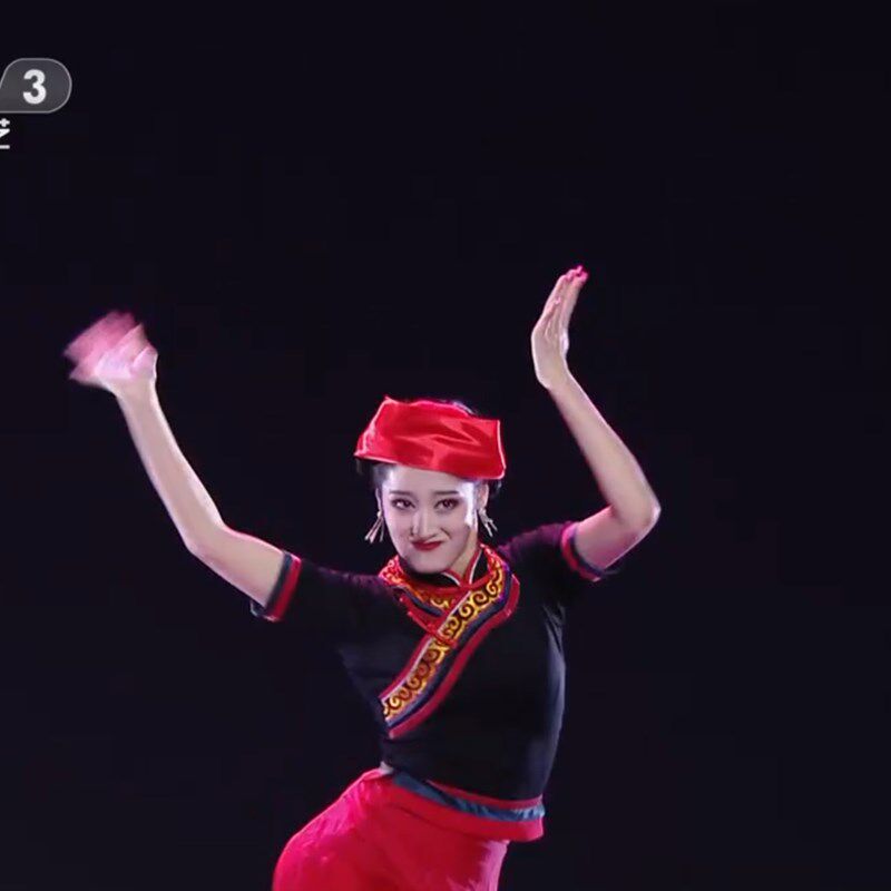 新款姑娘的红裙演出服大摆裙舞蹈服火把节大摆裙彝族服装女民族服