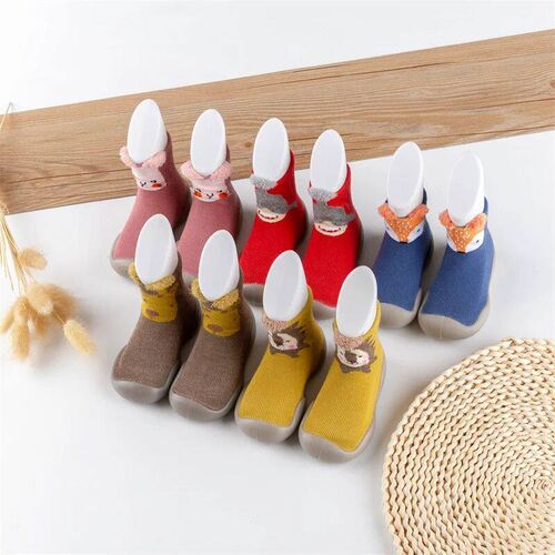Spring and Fall Models of Childrens Walking Shoes Floor Soc