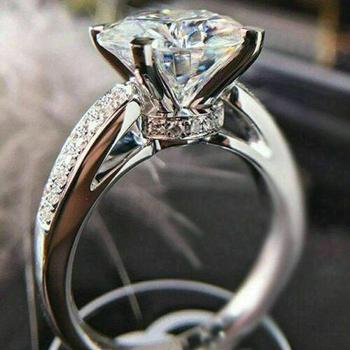 Huitan 2023 Classic Wedding Engagement Ring for Women Brilli