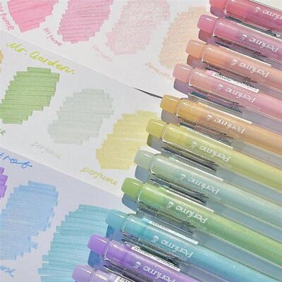 Color highlighter a set of 4 color marker pens荧光记号笔