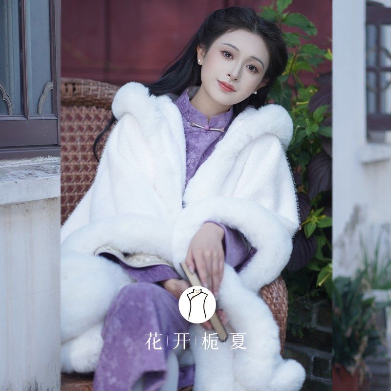 花开栀夏 雪尼尔白色大毛领斗篷外套配旗袍加厚加厚保暖连帽大衣
