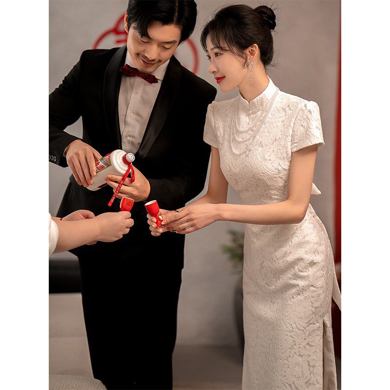 白色中式敬酒服新娘秋冬改良旗袍年轻款婚纱订婚礼服轻奢小众高端