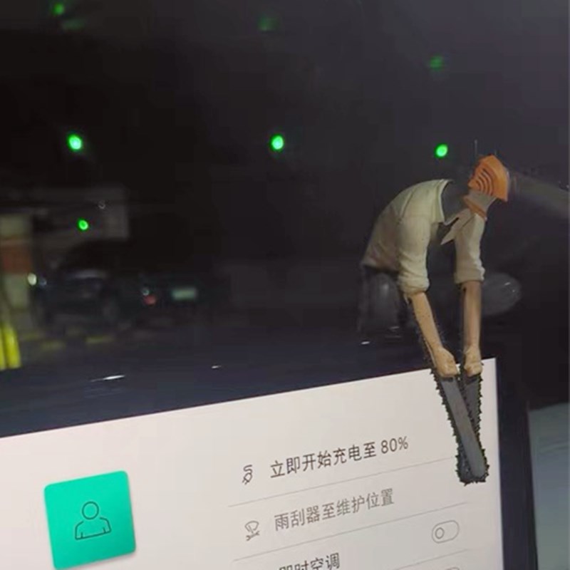 潮玩汽车摆件电锯人手办车载屏幕公仔动漫模型电脑机箱桌面装饰品