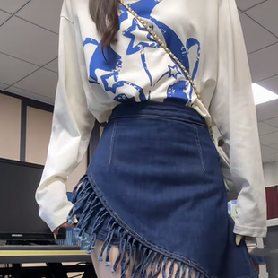 慵懒风印花长袖T恤宽松上衣不规则流苏半身裙