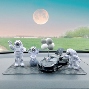 2023新款汽车摆件宇航员中控台车载旋转香薰高档男士车内装饰用品