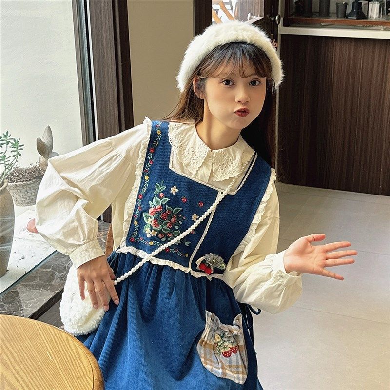 秋冬森系复古蓝色灯芯绒背心裙田园草莓绣花娃娃裙少女叠穿长裙