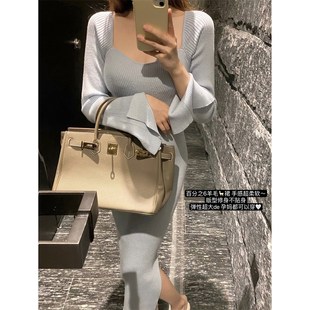 针织裙方领修身 CCZEE 优雅喇叭袖 法式 开叉连衣裙 原地心动