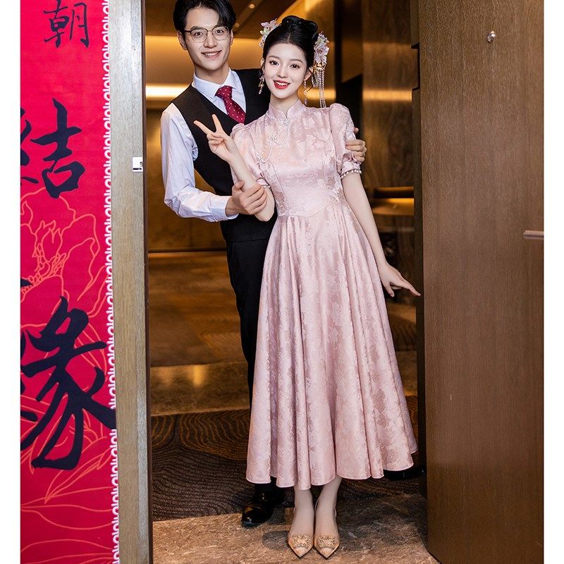 粉色旗袍敬酒服新娘2024新款高级感订婚礼服裙女夏季中式结婚便装