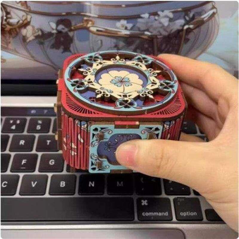 音乐盒木制旋转机械拼图立体四叶草珠宝盒忏悔神器中国情人