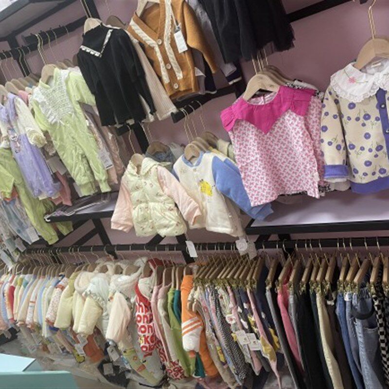 服装店货架上墙组合货架儿童装衣服展示架黑色白色正侧挂挂墙衣架