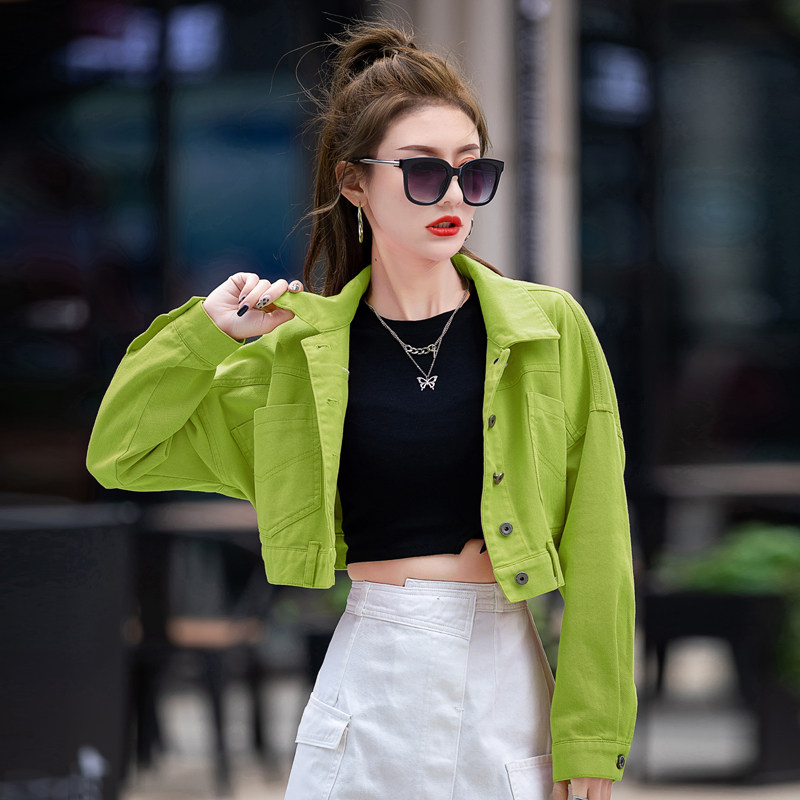 果绿色牛仔外套女春秋季2023新款短款女装上衣今年流行牛仔衣夹克