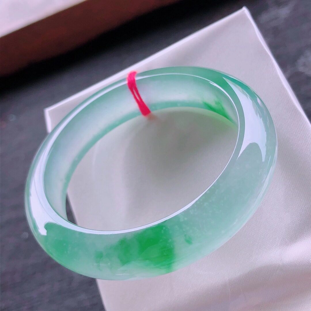 天然缅甸冰种细圆条翡翠手镯老坑飘绿花正圈手镯贵妃玉镯子少女款