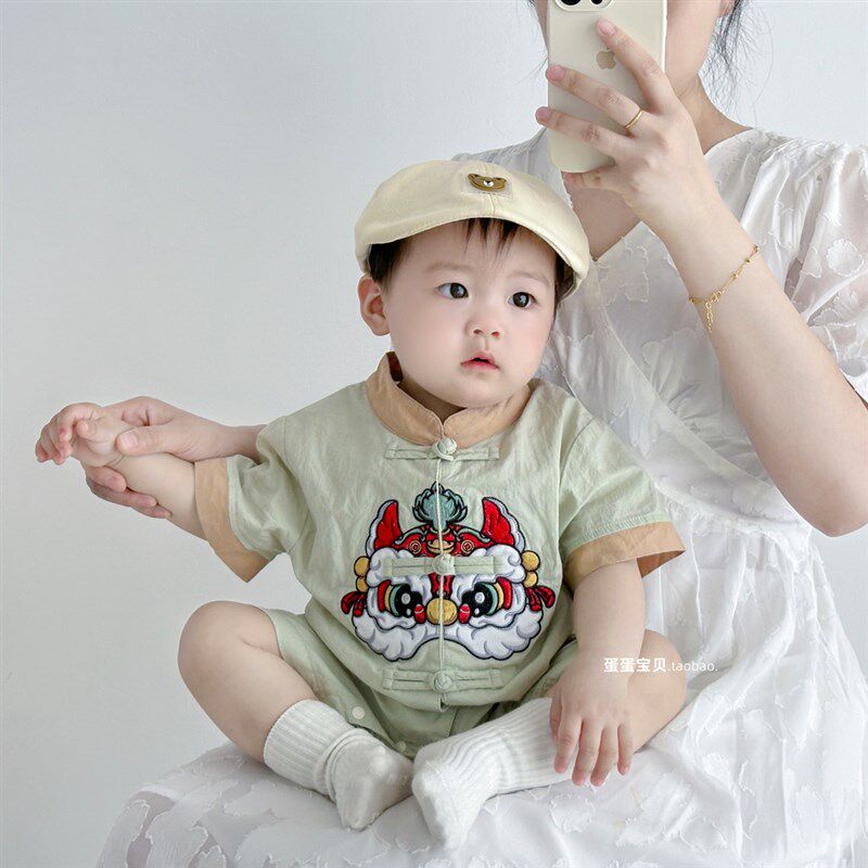 男婴儿衣服龙宝宝夏装短袖连体夏季薄款满月百天周岁礼服超萌夏天