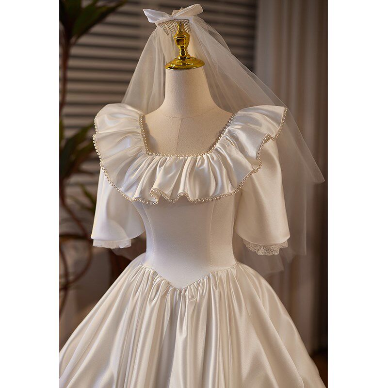 复古缎面婚纱新娘小个子高端法式在逃公主花嫁出门轻婚纱港风礼服