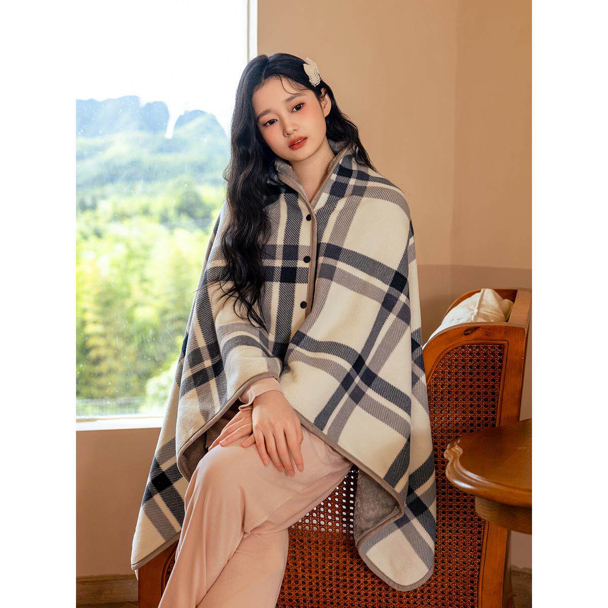 孕妇坐月子披肩秋冬珊瑚绒保暖多功能毯产后哺乳期办公室御寒被子