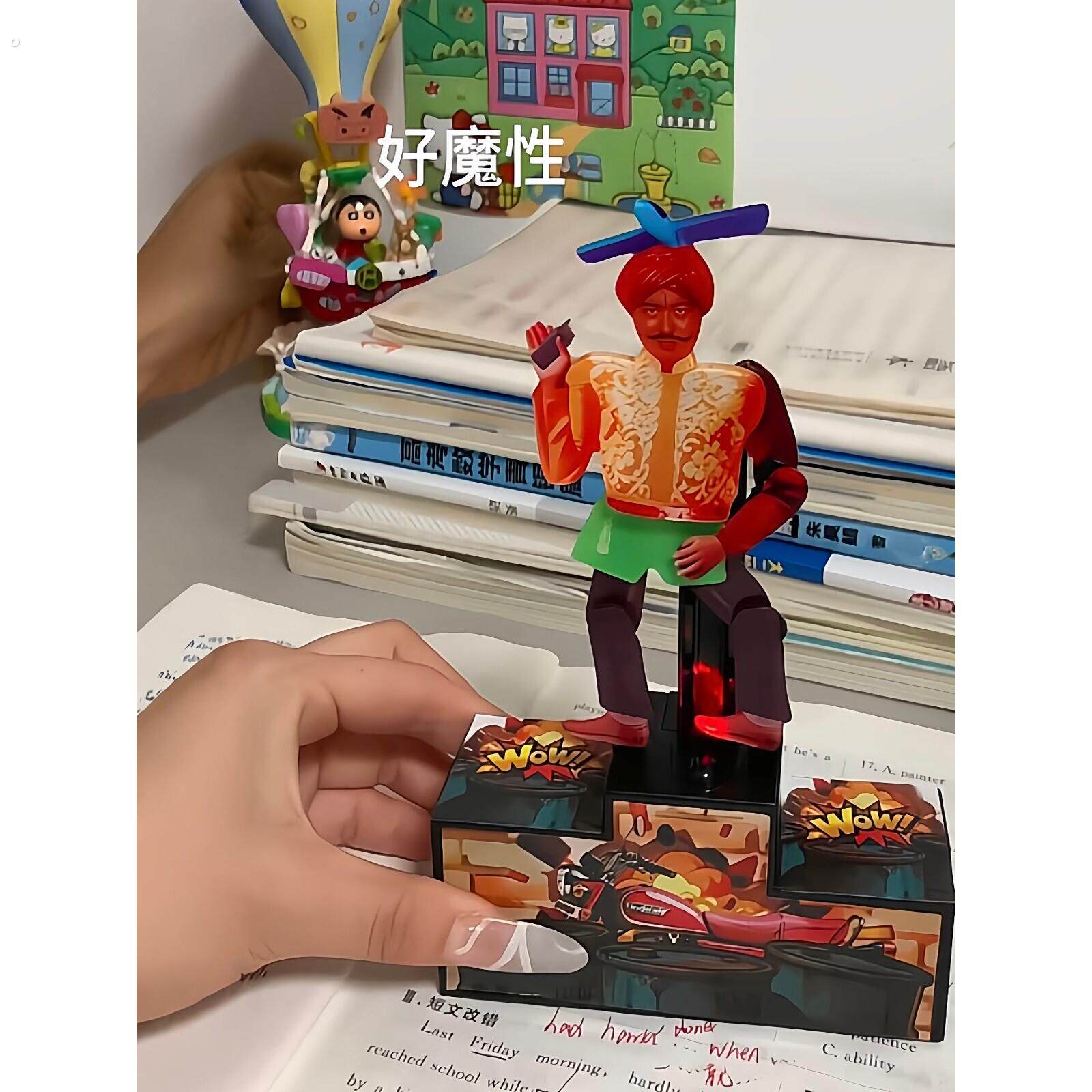 豪哥哥刚买的飞机被打了魔性摆件办公休闲好玩解压有趣桌面小摆件