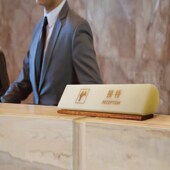 高档酒店前台接待台牌宾馆大堂收银牌座牌吧台问询总服务台桌牌