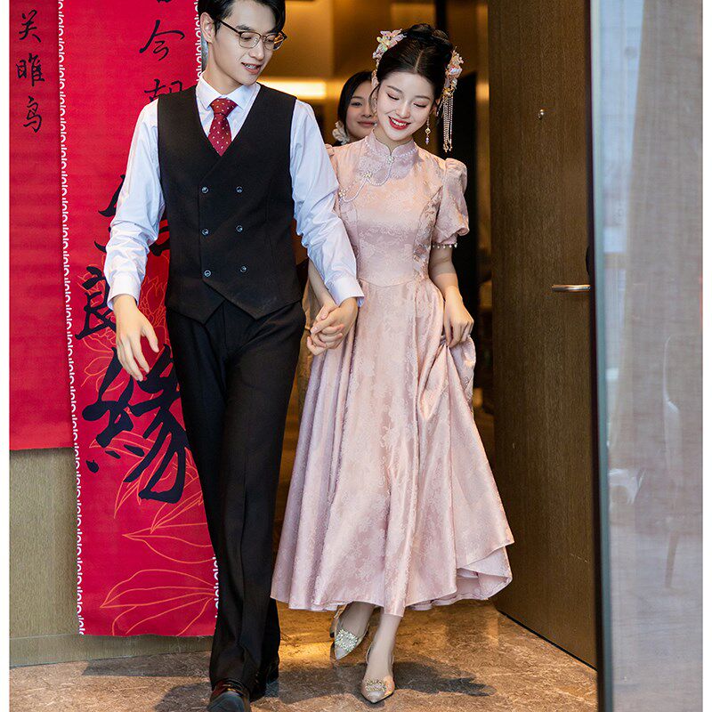 粉色旗袍敬酒服新娘2024新款高级感订婚礼服裙女夏季中式结婚便装