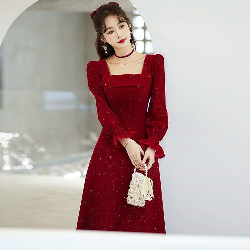 优雅长袖酒红色高级感轻奢订婚礼服简单大气女平时可穿遮手小个子