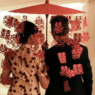 新中式婚伞新娘拍照道具结婚旗袍晨袍喜字红伞迎亲出嫁伞秀禾拍摄