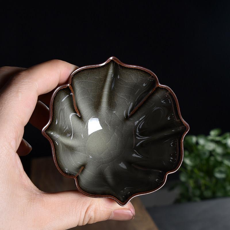 青瓷哥窑茶杯花瓣单杯品茗杯铁胎手工冰裂主人杯陶瓷家用普洱茶盏
