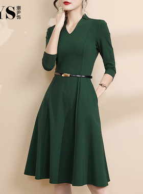 气质名媛高端连衣裙女2024秋季新款收腰显瘦时尚高级感墨绿色裙子