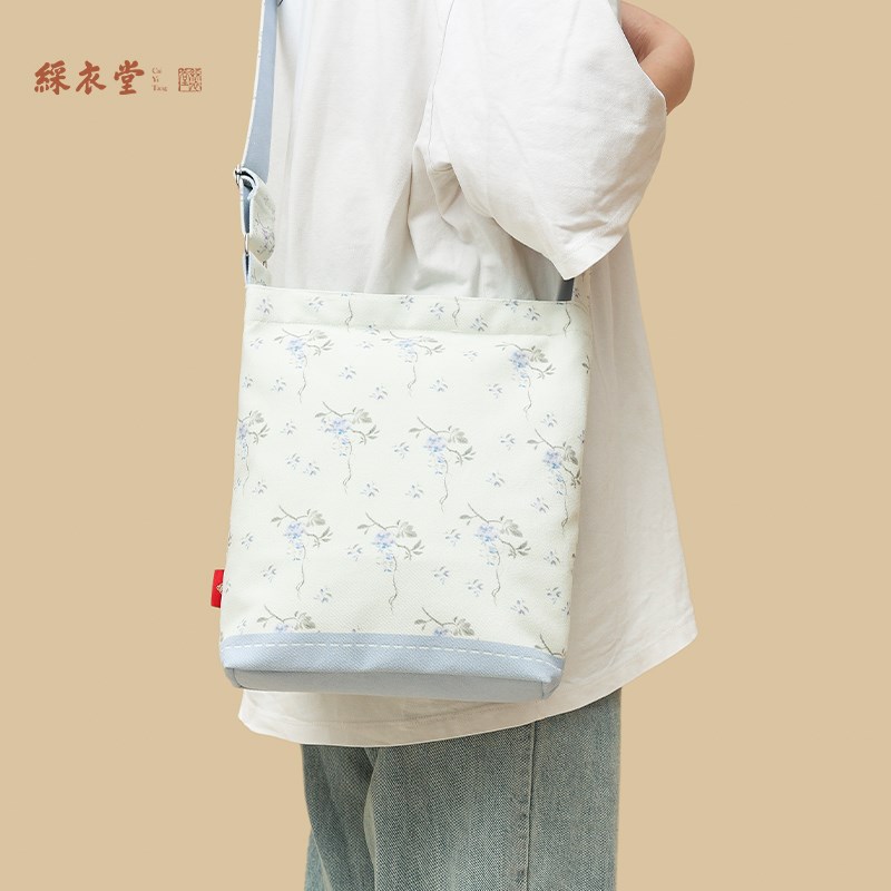彩衣堂国风清新单肩包大容量斜挎手拎包手提书包学生女春夏碎花AC