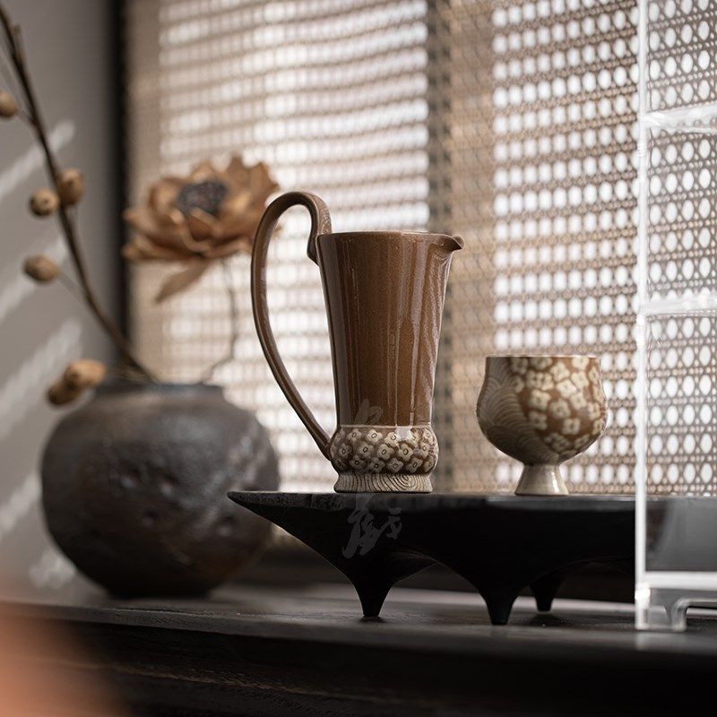 鱼戏手绘剔花陶瓷公道杯粉引家用复古侘寂风公杯泡茶器分茶器茶海,餐饮具,公道杯,淘宝优惠券,粉丝福利购,淘宝优惠卷