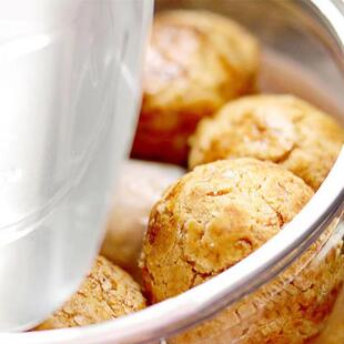 河南特产开封包公府传统素饼即食香脆休闲办公零食糕点休闲茶点心