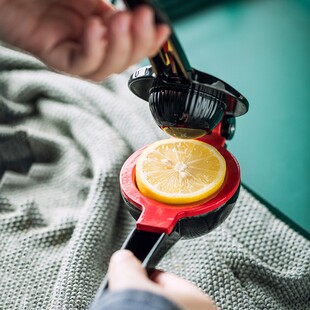 网红挤柠檬夹榨汁器家用厨房用具橙子手动榨汁机迷你水果鲜榨神器