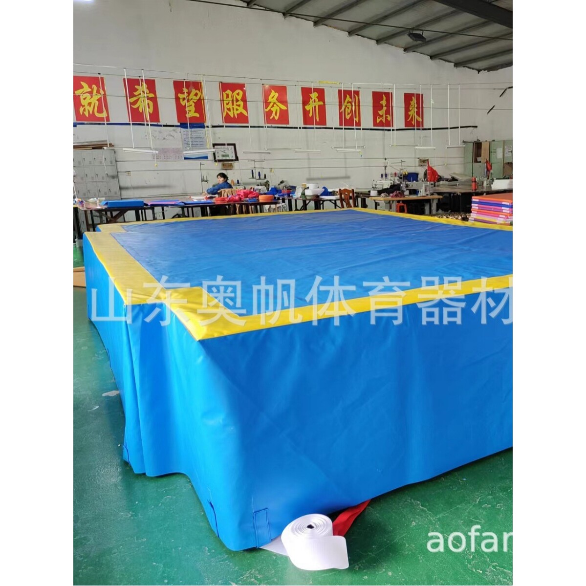 工厂热销背越式跳高垫学校专用加厚撑杆跳高防水雨罩加厚pvc雨罩