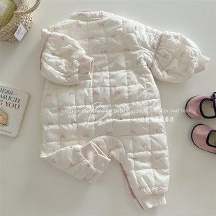 蝴蝶结绗棉女宝宝可爱保暖秋冬夹棉连体衣服加厚新生婴儿公主风